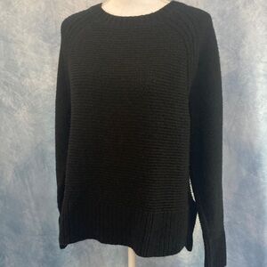 Classic Women’s Large Black Crew Neck Sweater Raglan Sleeves Knit Minor Pilling
